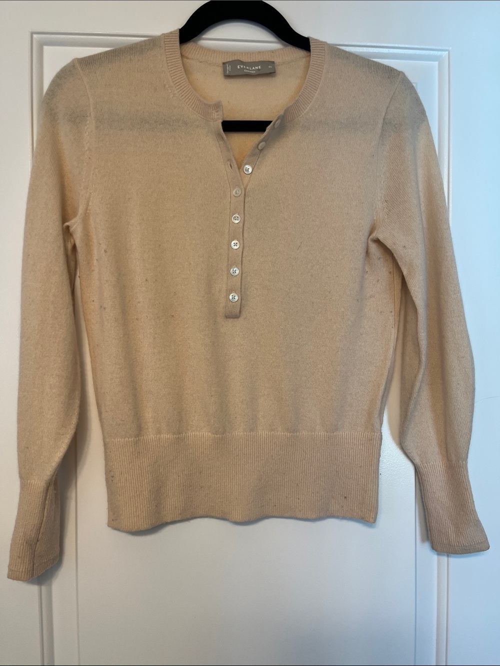 Everlane cashmere Light Cream Button-Front Scoop Neck Sweater